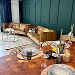 Exquisites + Terrasse Apartment